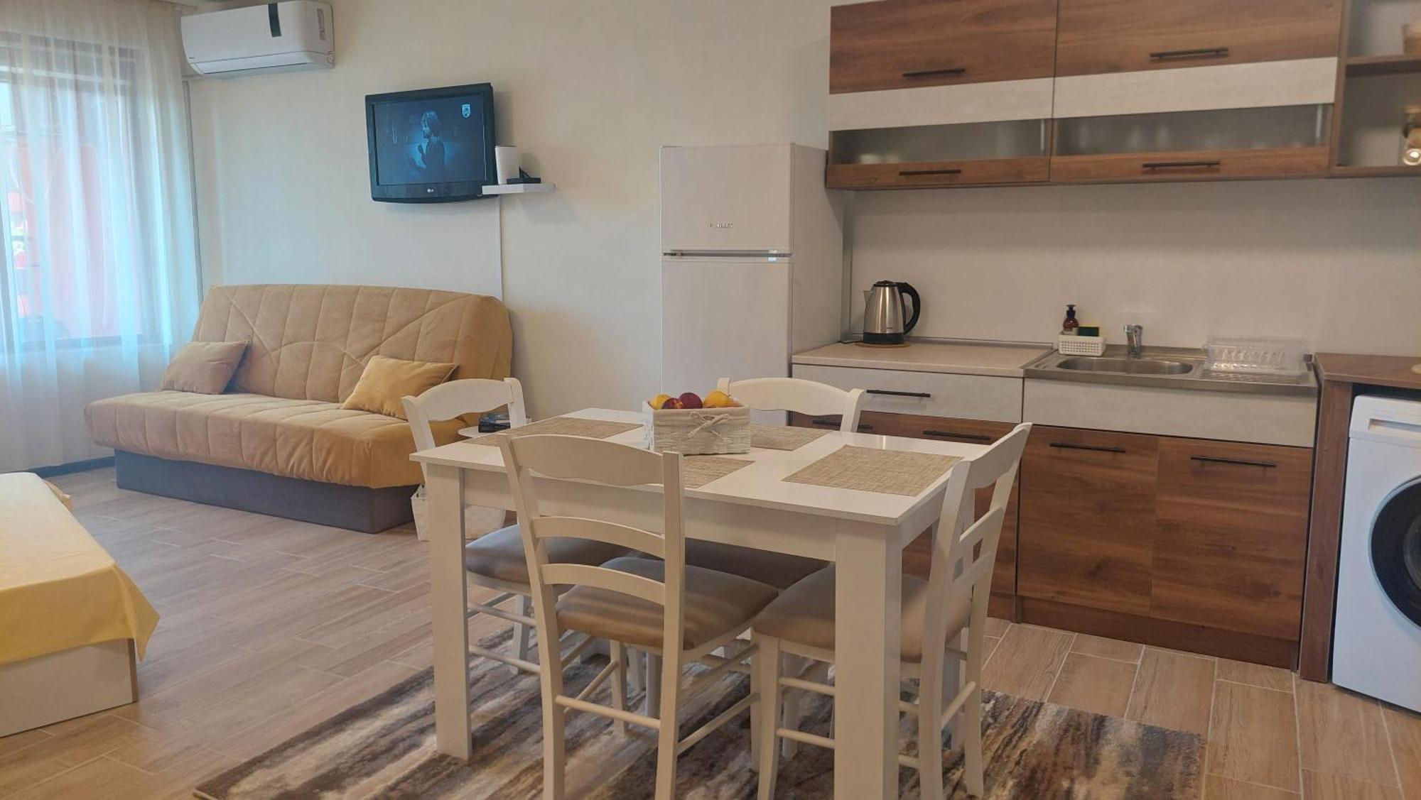 Krimski Apartment - Free Private Parking Варна Екстер'єр фото