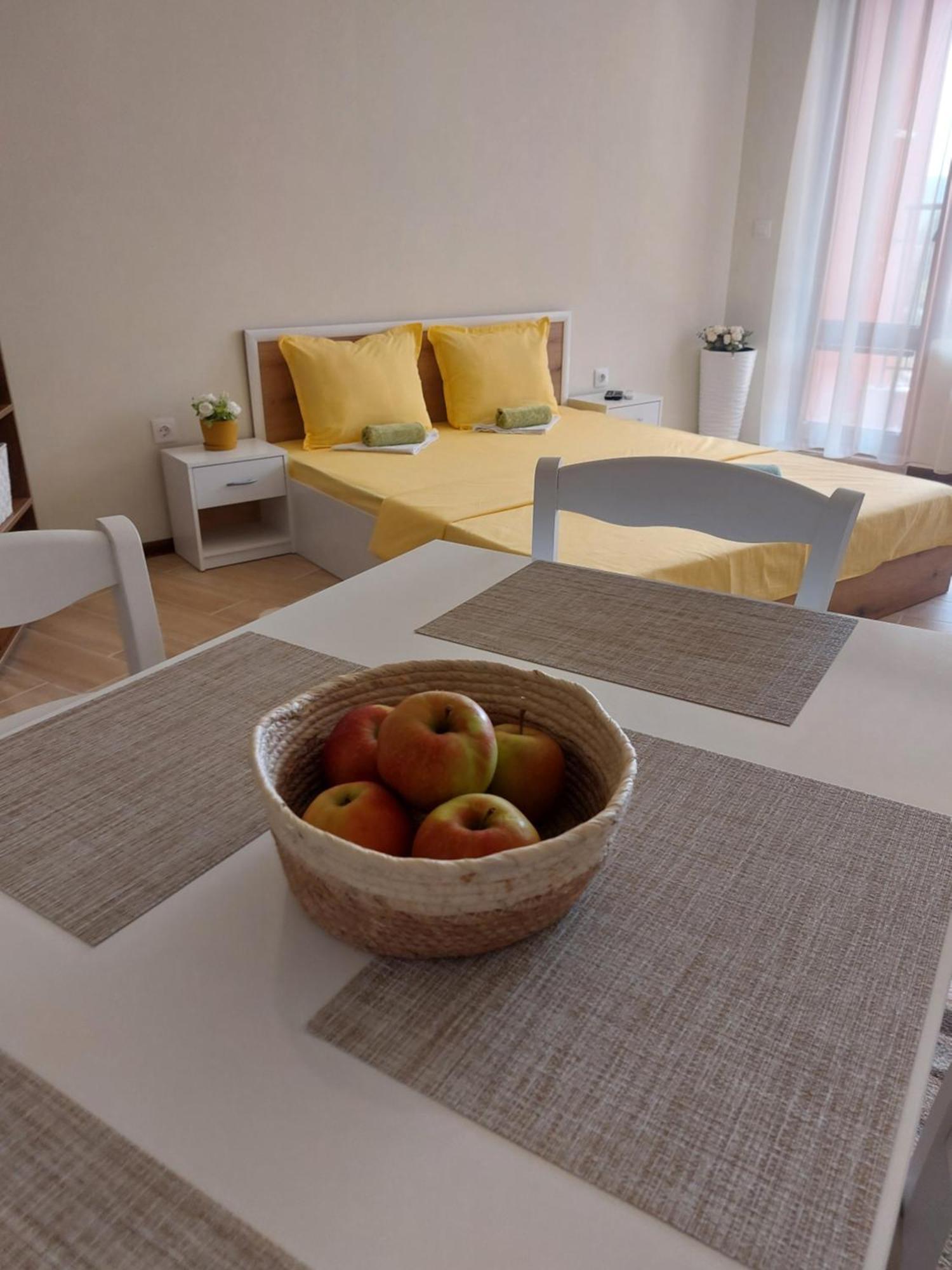 Krimski Apartment - Free Private Parking Варна Екстер'єр фото